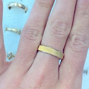 409243 18k yellow gold band